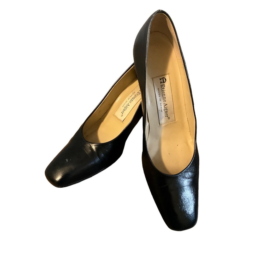 Etienne Aigner Navy Heels 6 1/2N